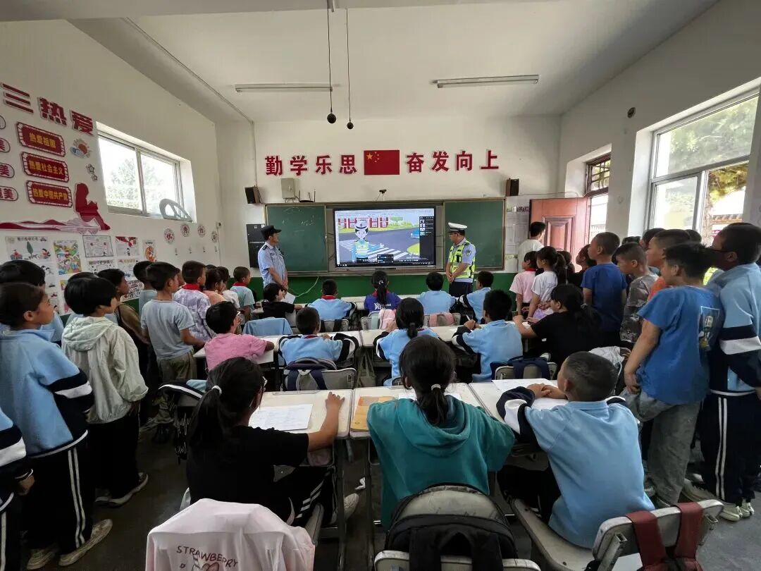步履不停 守护当“夏”