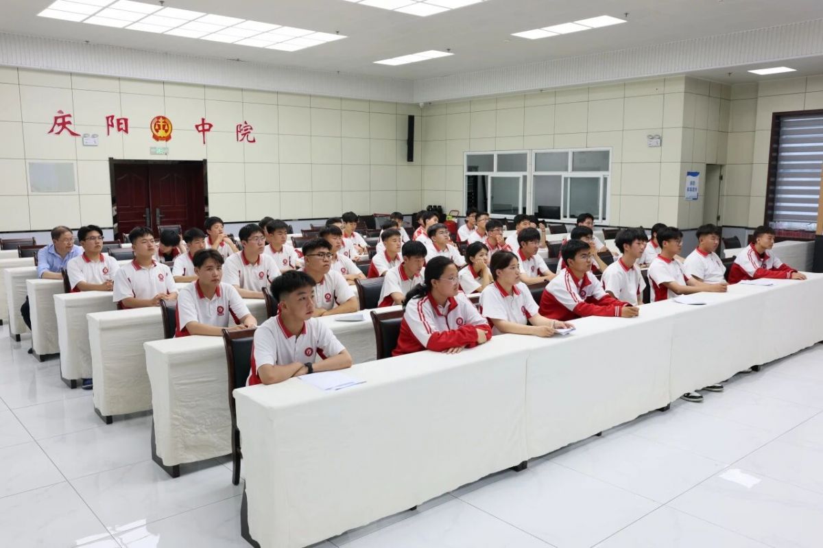 庆阳市中级人民法院开展“走进法院当法官模拟法庭”普及行活动暨普法讲座