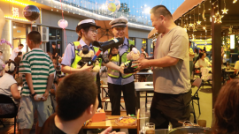 文明交通安全行 “警察小熊”送不停