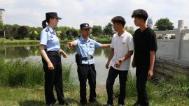 书包里的彩页，岸边的扩音器：民警用“碎碎念”换孩子的“步步稳”
