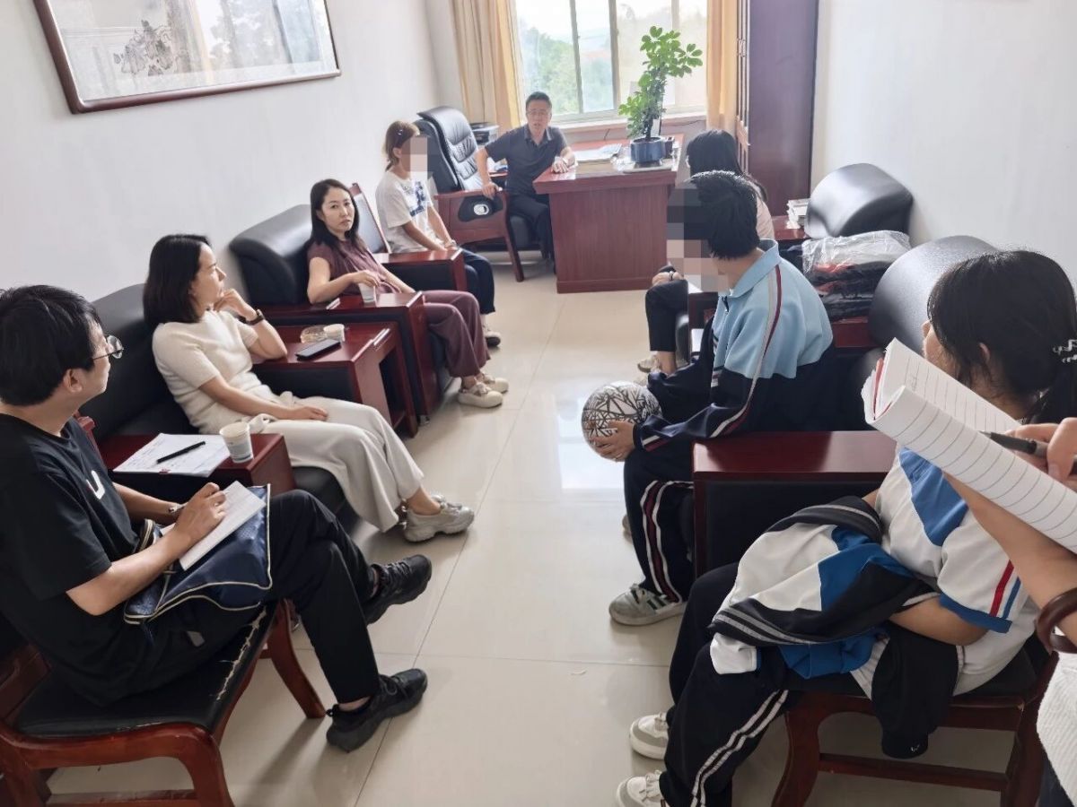 正宁县妇联民政联合走访全县孤困儿童