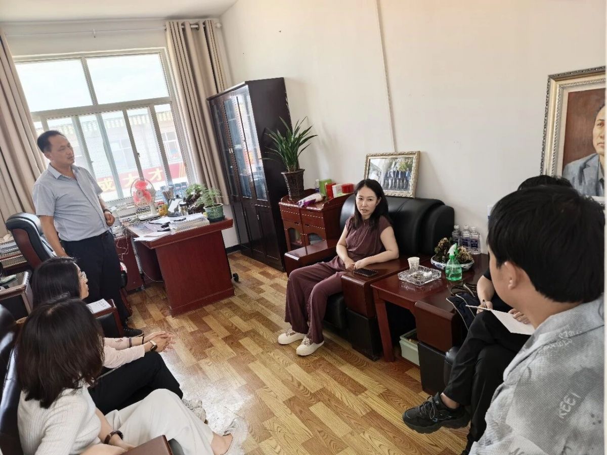 正宁县妇联民政联合走访全县孤困儿童