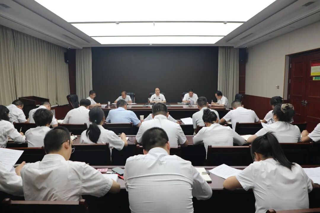 市委政法委召开全体干部职工会议并开展“每周一讲”活动