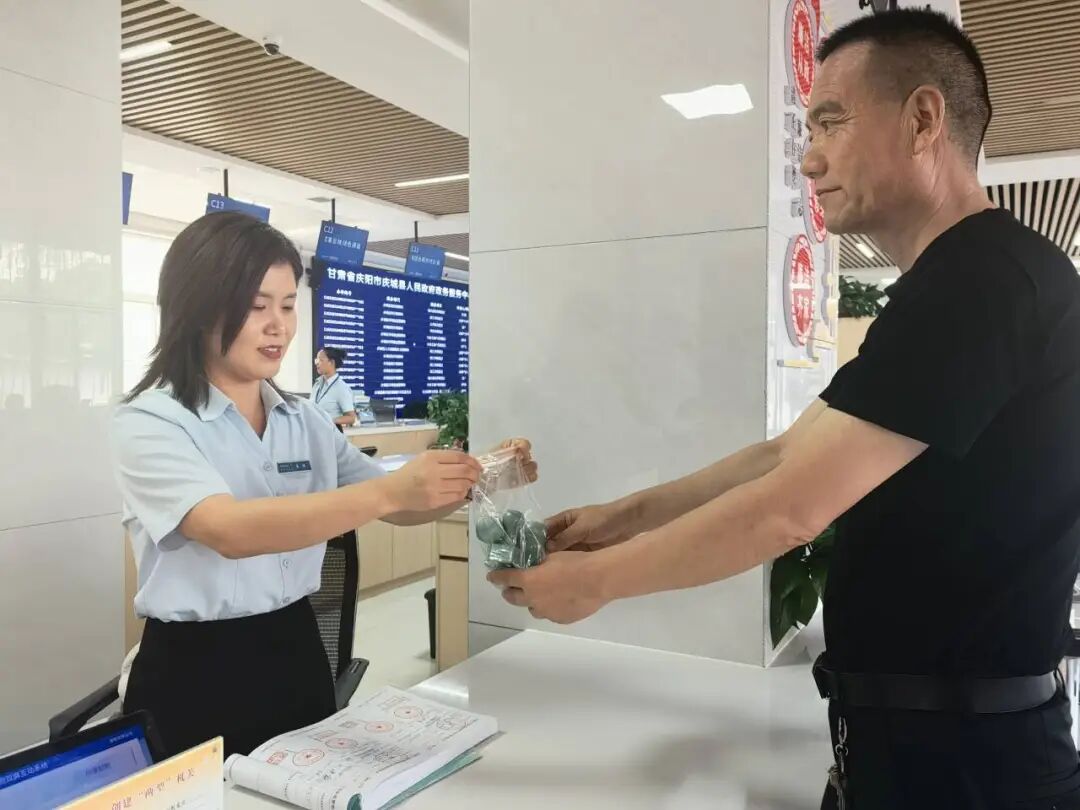 庆城县市场监管局以暖心服务擦亮营商环境“金名片”