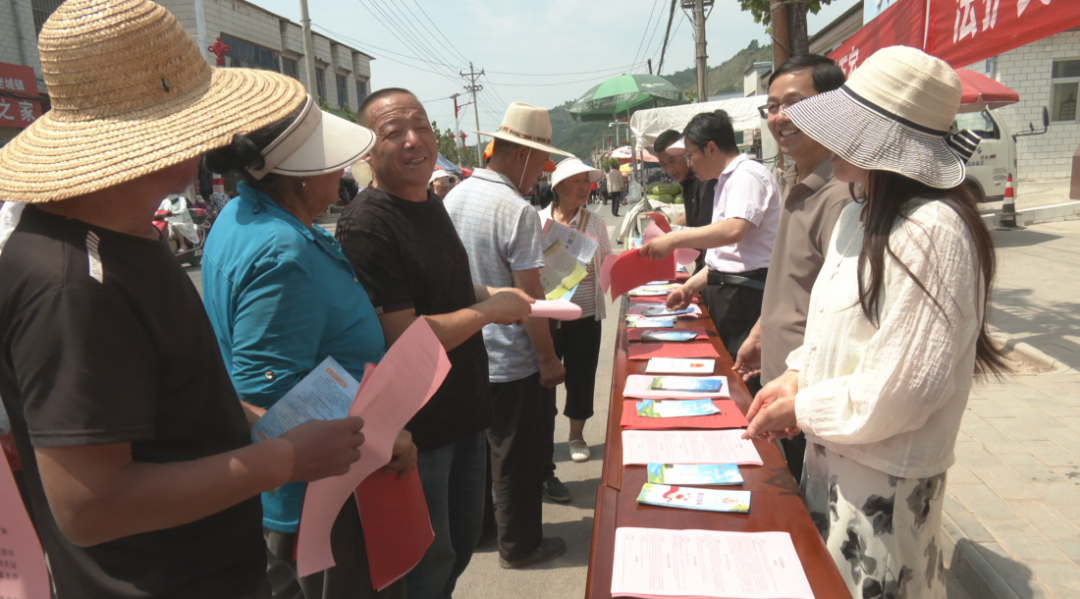 合水县开展《中华人民共和国社会救助法》集中宣传活动