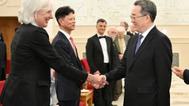 丁薛祥接见国际科技合作奖获奖外国专家