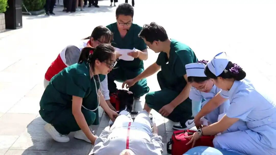 正宁县卫健系统以练备战强本领 筑牢汛期“健康防线”