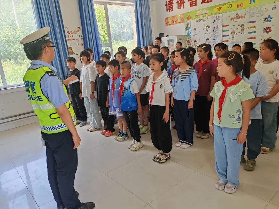 华池交警开讲暑期交通安全&ldquo;最后一堂课&rdquo;