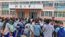 华池交警开讲暑期交通安全“最后一堂课”