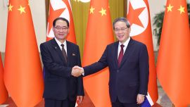 李强同朝鲜内阁总理朴泰成会谈
