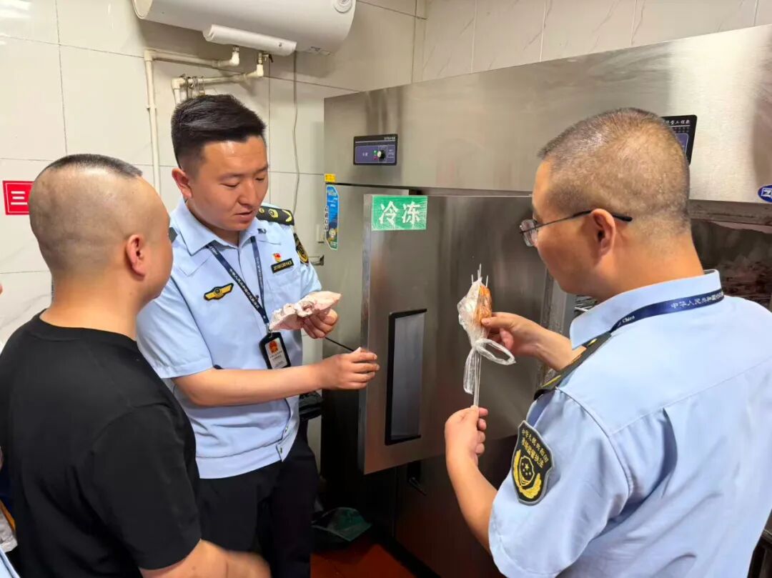西峰区市场监管局:守牢夜市安全防线 护航民生烟火经济