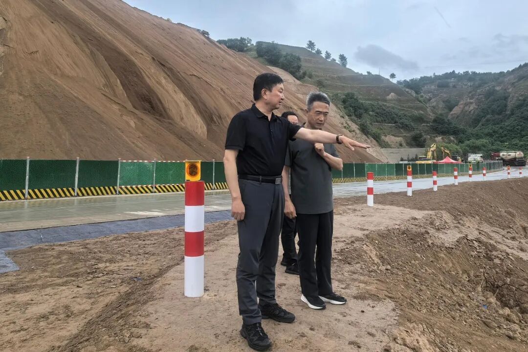 省交通运输厅赴庆阳开展汛期交通隐患督查 慰问高温一线养护施工人员