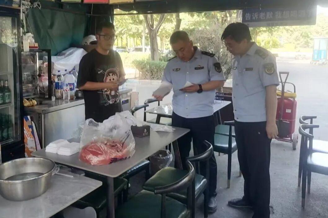 兰州路市场监管所开展夜市食品安全专项检查