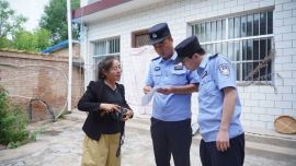 从“窗口”到“家门口”，那一抹藏蓝用脚步丈量着为民服务的“最后一公里”