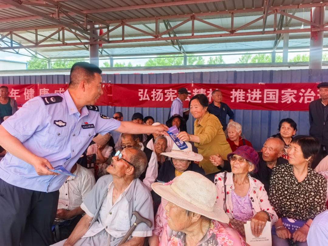 古韵翰墨颂党恩 农贾共荣促振兴——镇原县司法局临泾司法所借力主题活动开展法治宣传,筑牢基层法治防线