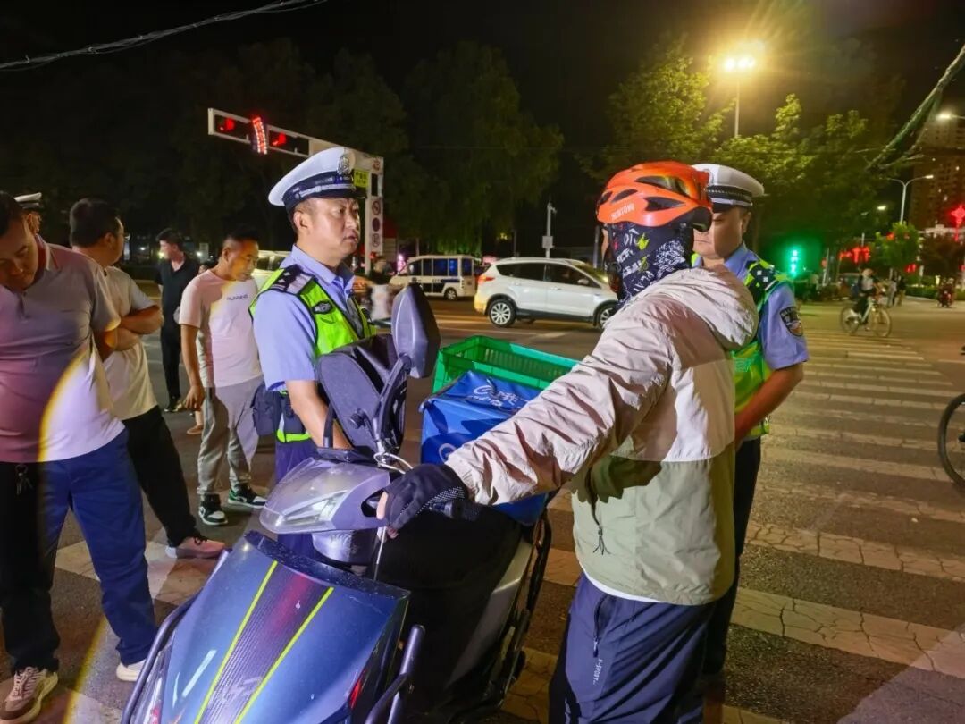西峰区专项整治夜间电动车违法行为