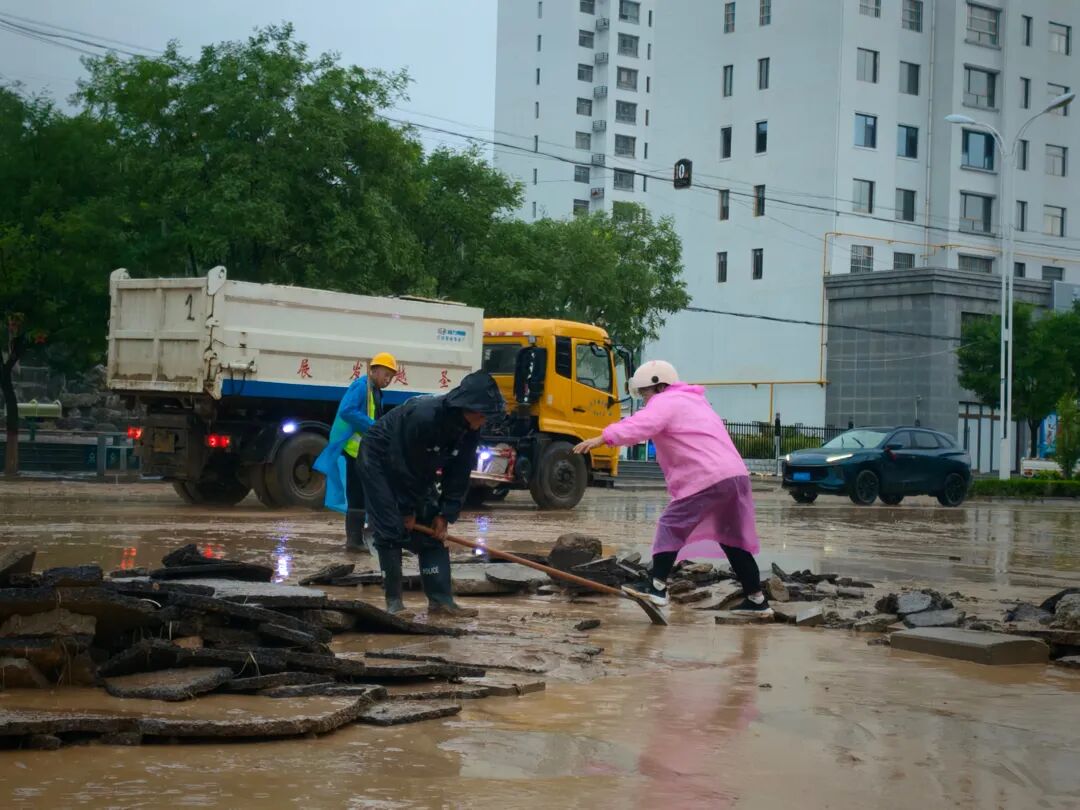 闻&ldquo;汛&rdquo;而动战风雨 镇原公安护平安