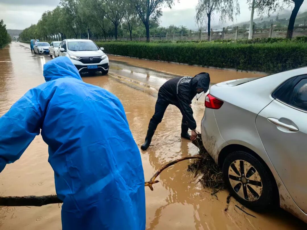 闻&ldquo;汛&rdquo;而动战风雨 镇原公安护平安