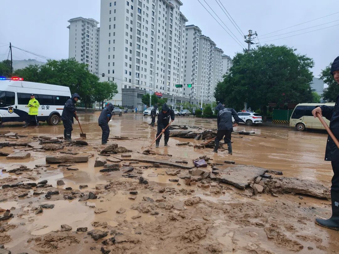 闻&ldquo;汛&rdquo;而动战风雨 镇原公安护平安