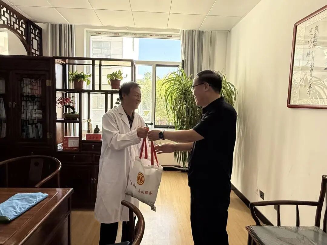 盛夏送清凉 关爱润一线 正宁县总工会开展高温慰问暖心活动