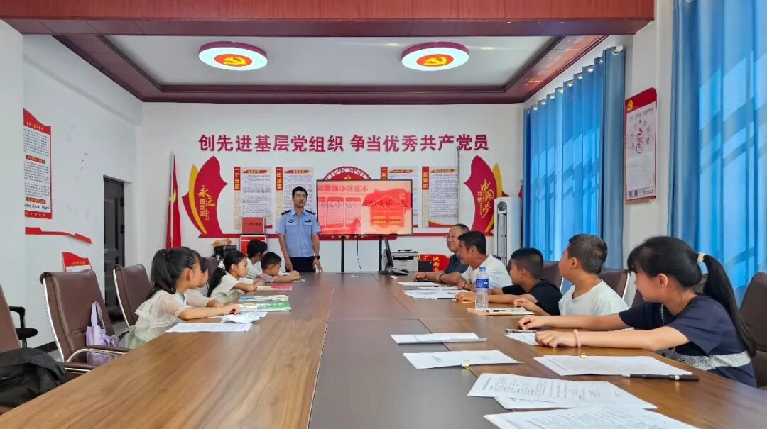 合水公安太莪派出所走进爱心托管班宣讲安全知识