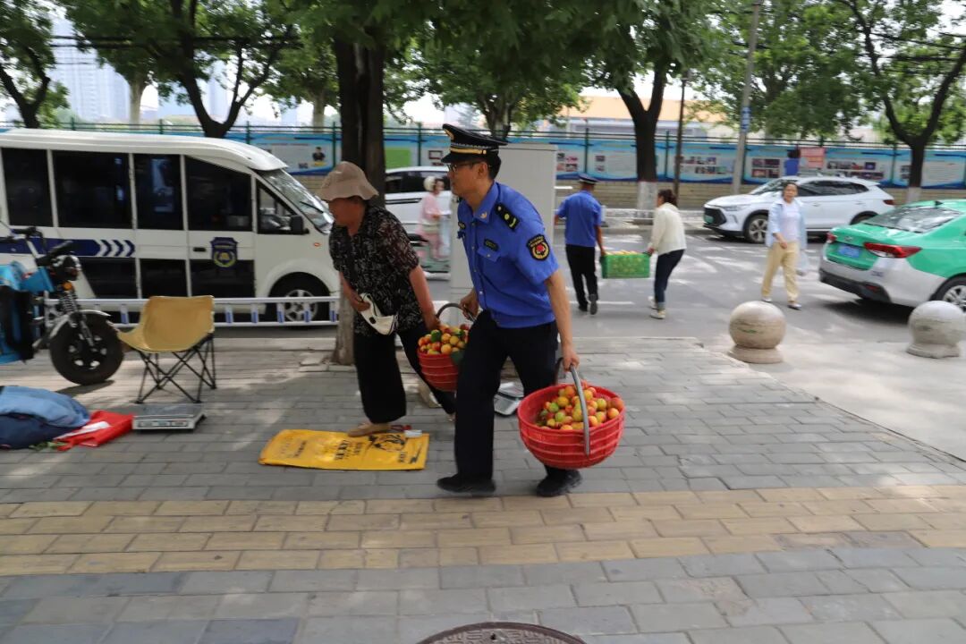 西峰区城管局持续优化潮汐市场,提升市容品质