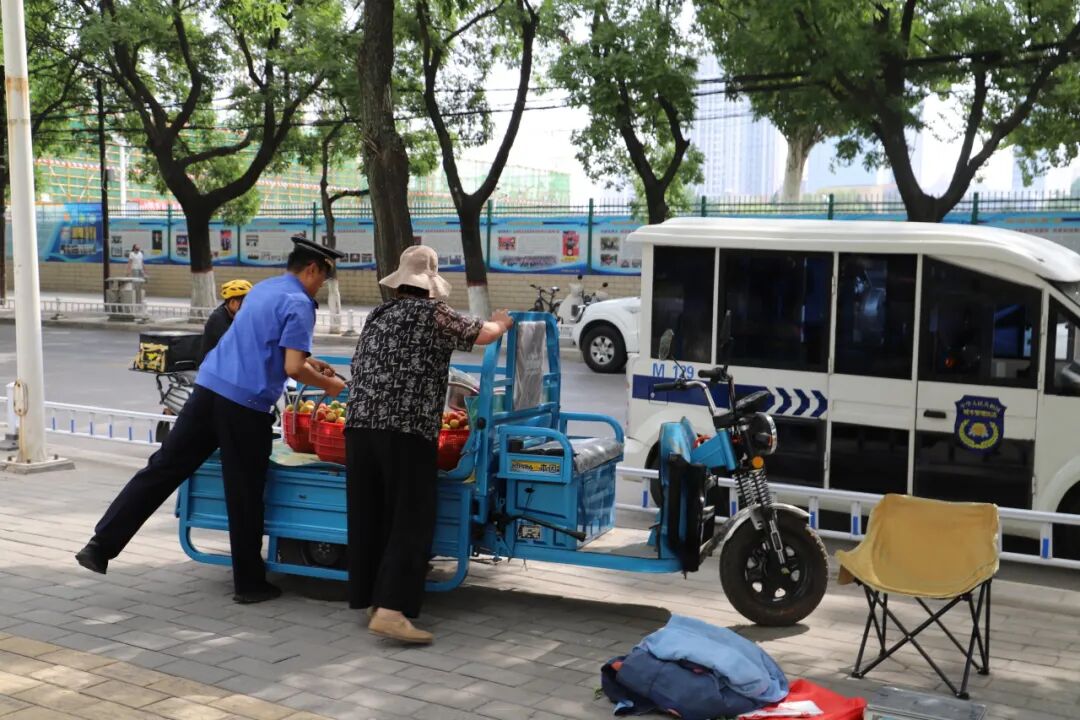 西峰区城管局持续优化潮汐市场,提升市容品质