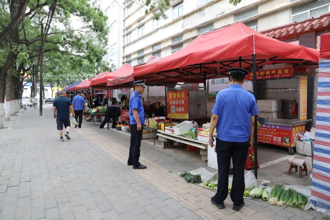 西峰区城管局持续优化潮汐市场,提升市容品质