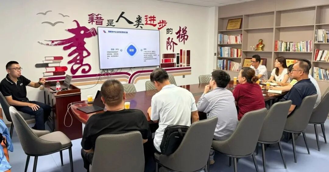 西峰工业园区举办企业梯度培育专题培训座谈会