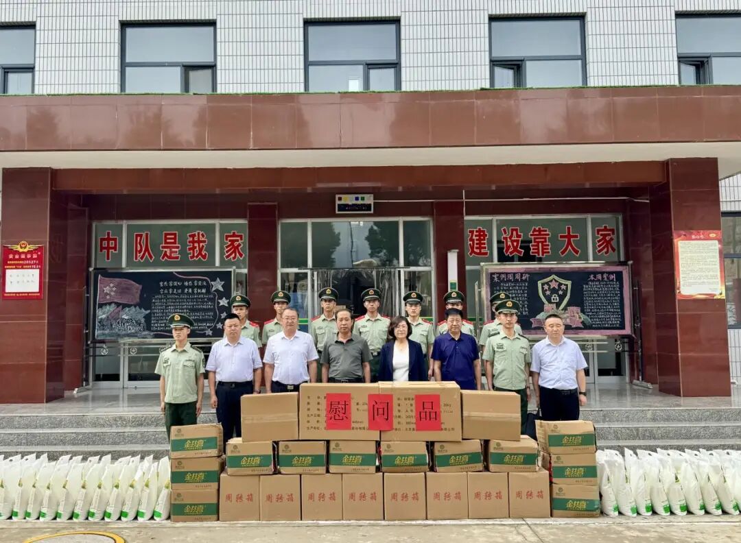 郭丽君 戴斌 唐述锋“八一”前夕走访慰问驻庆部队官兵