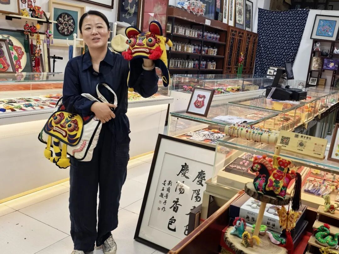 西峰:香包非遗出彩新国潮 苹果出海添香“庆阳味”