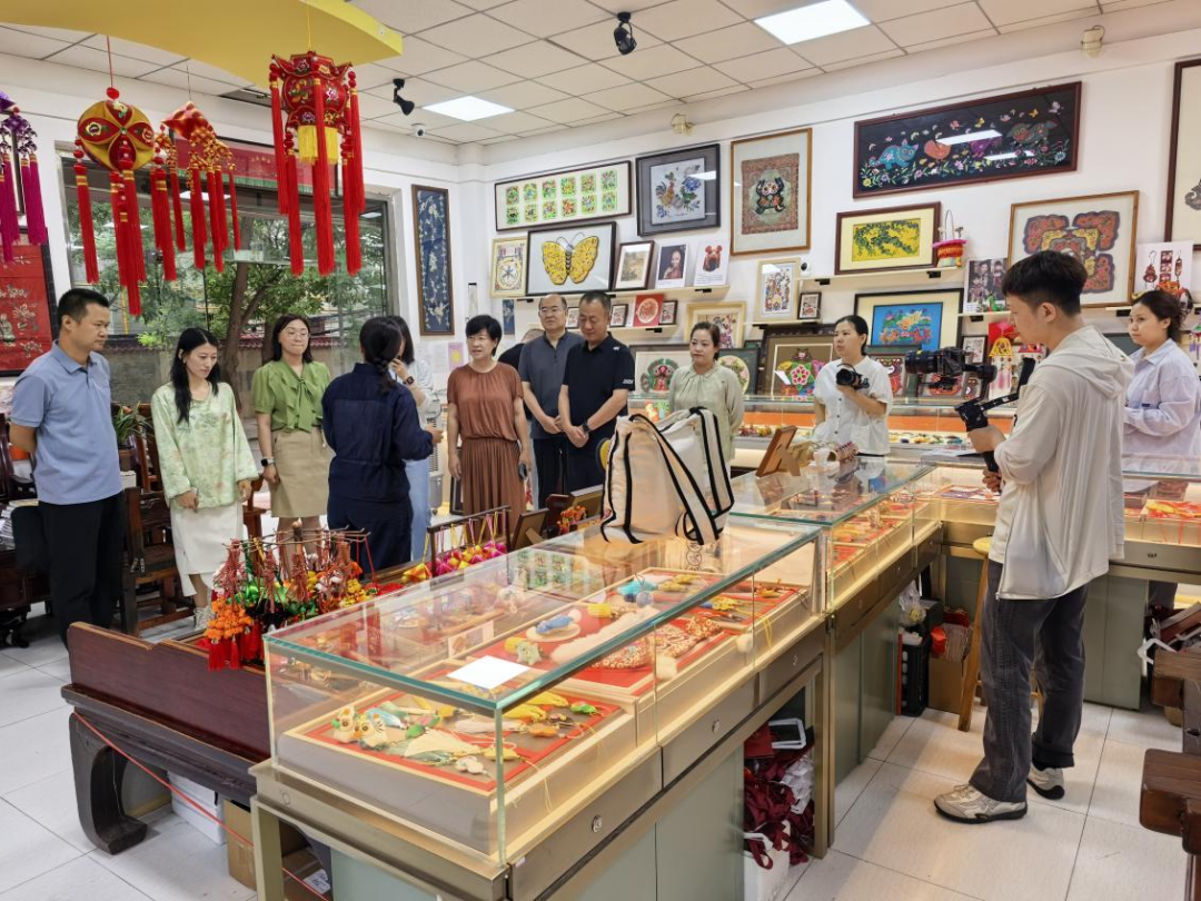 西峰:香包非遗出彩新国潮 苹果出海添香“庆阳味”
