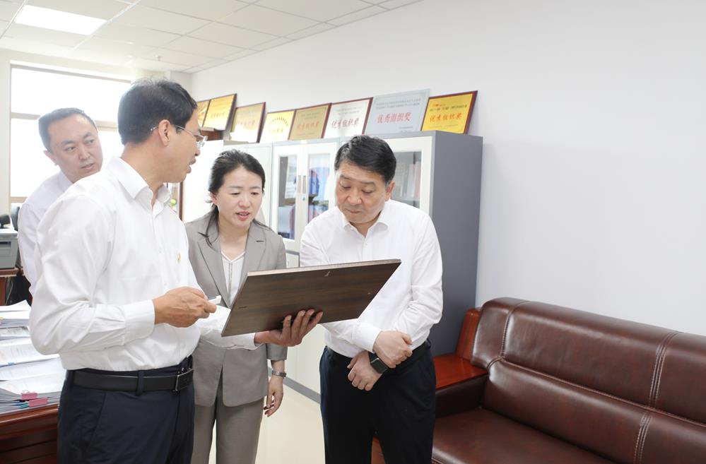 周继军在市直宣传系统有关部门调研时强调 打造“政治过硬、能打胜仗”的宣传队伍 展示“活力迸发、高歌猛进”的庆阳形象