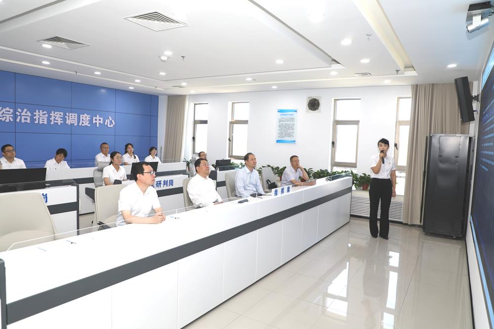 周继军在市委社会工作部市委政法委市信访局调研时强调
努力建设更高水平法治庆阳平安庆阳
全力维护国家安全社会安定人民安宁