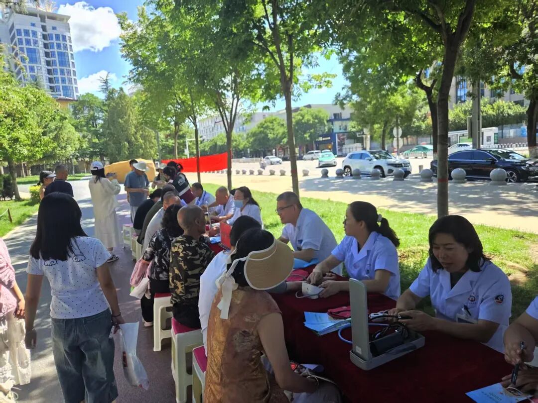 庆阳市卫生健康委机关党委联合西峰区南大街社区开展“双报到”主题活动
