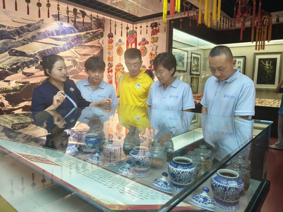 庆阳市博物馆迎来暑期高校研学实践热潮