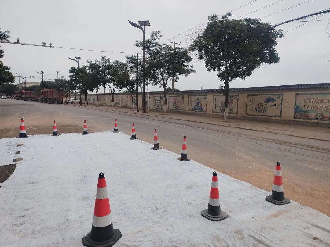 环县公路段高效处治G211线道路沉陷隐患 全力筑牢汛期安全屏障