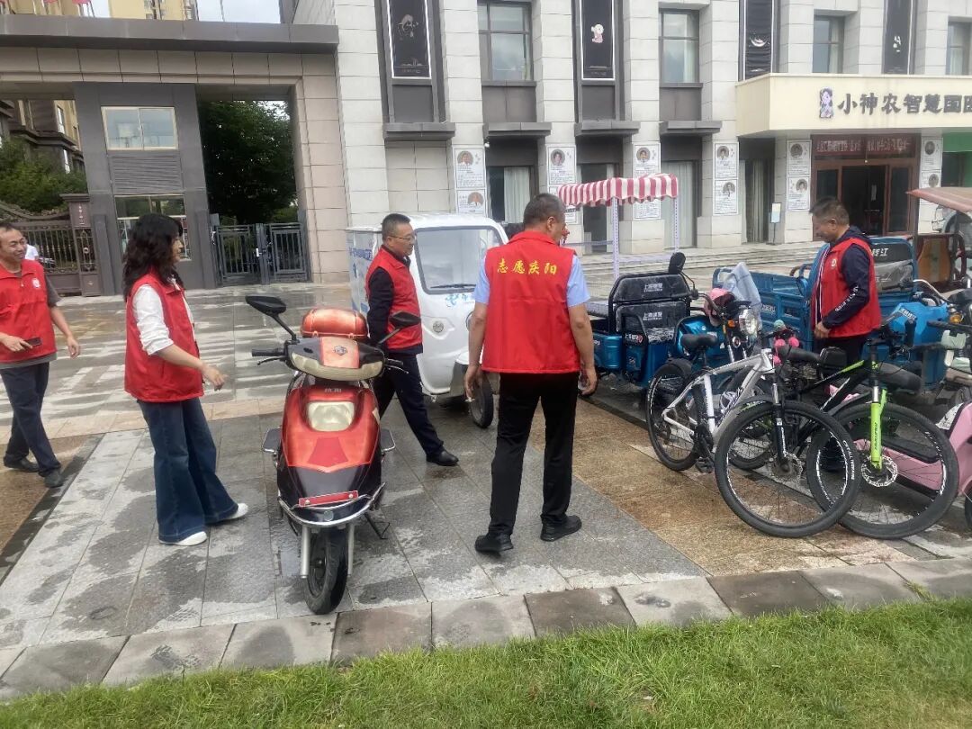 市委直属机关工委党支部开展“主题党日+文明实践志愿服务”共建活动