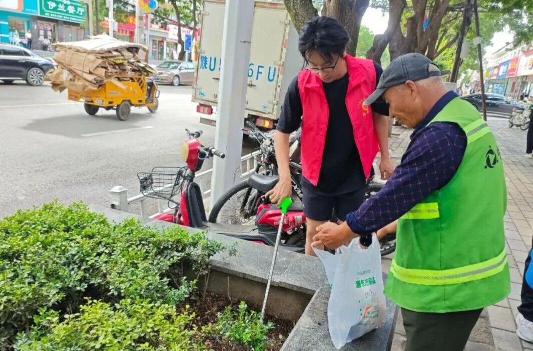 正宁县：&ldquo;志愿红&rdquo;擦亮文明底色 青春力量绘就城市新景