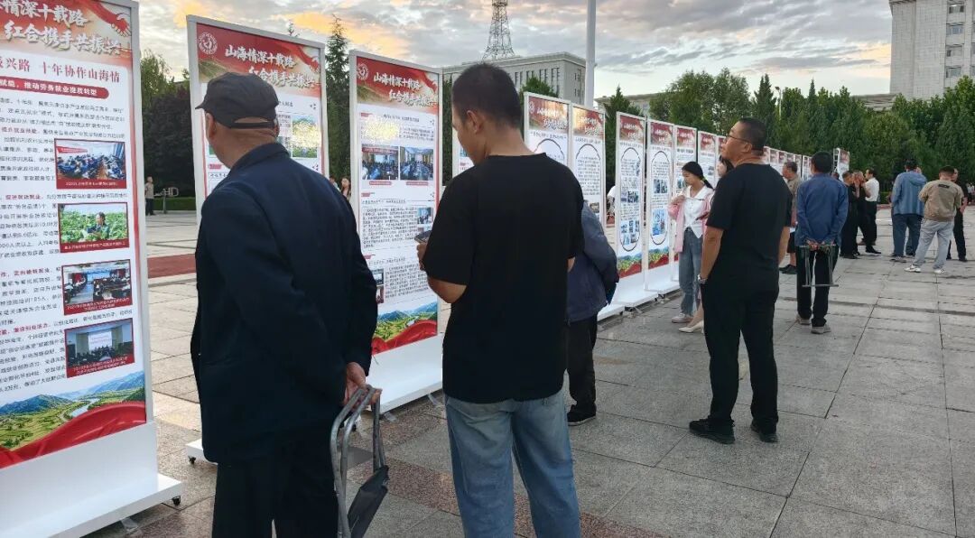 10年来,合水县精准用好红桥区帮扶资金,聚焦产业发展、民生改善等重点领域,持续深化产业协作,推动苹果、奶羊、食用菌等主导产业延链补链、集群发展。从产业共建、人才互通,到教育提质、医疗惠民、文旅相融;从输血式帮扶,到造血式振兴,一批批津门干部人才跨越千里扎根陇原,一代代陇原儿女抢抓机遇实干笃行,聚力绘就乡村全面振兴、全域共同富裕的崭新画卷。