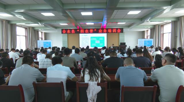 培训会上，授课人员围绕《农业普查条例》、统计职业道德教育、统计法、组织工作实施细则、普查区划分及建筑物标绘、清查摸底工作细则、普查指导员和普查员选聘管理等内容开展细致讲解；同步开展标绘系统实操教学与上机练习，培训结束后组织闭卷测试，并现场答疑解惑，以学促练、以考促学，夯实参训人员业务功底。