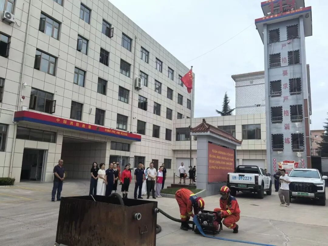 西峰区红十字会联合爱心企业开展防暑降温慰问活动