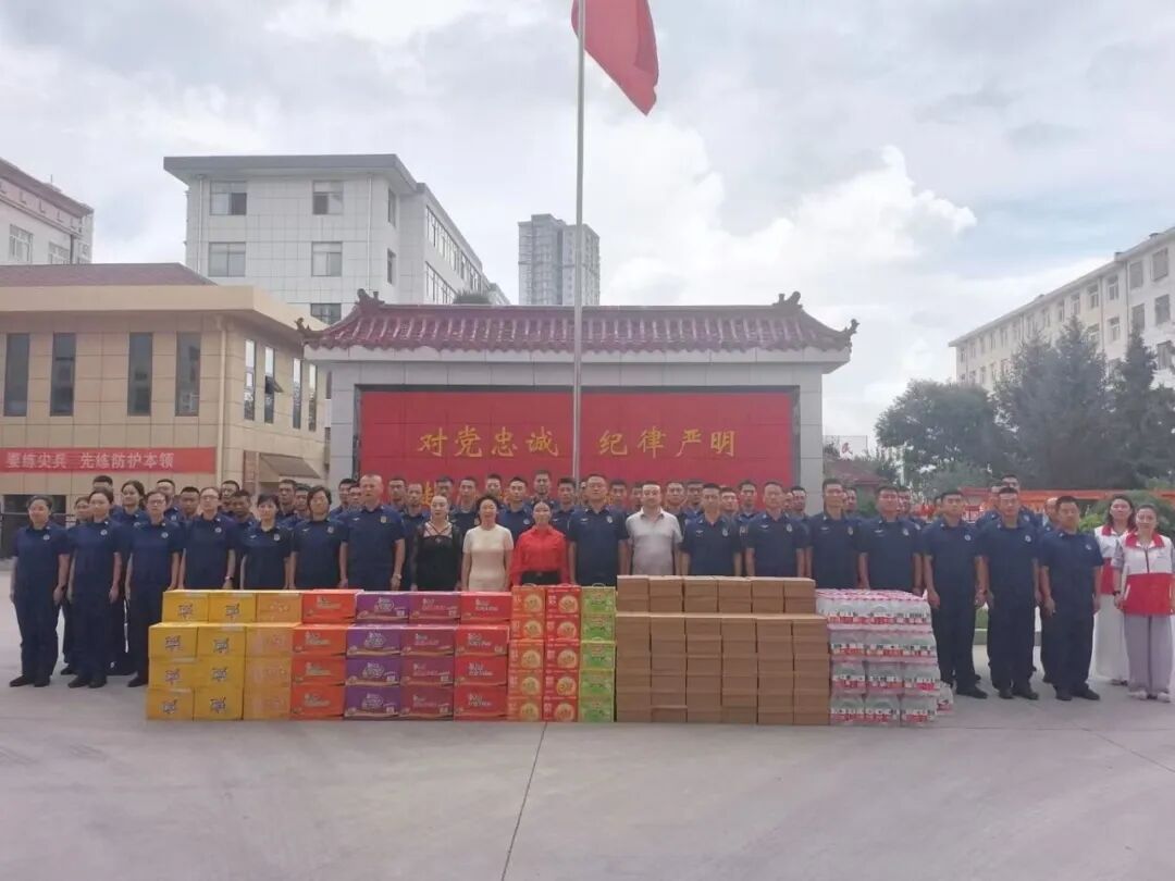 西峰区红十字会联合爱心企业开展防暑降温慰问活动