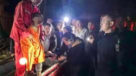 6岁萌娃的一句“谢谢警察” 让背他的民警暖心又感动