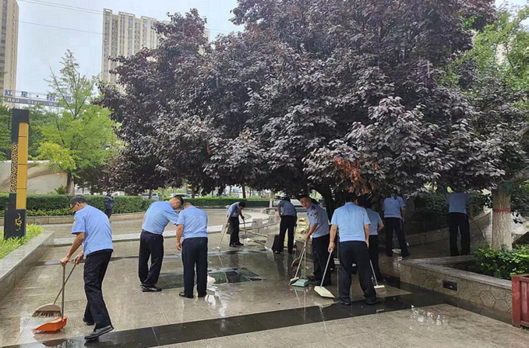 庆阳市公安局组织开展道路清洁志愿服务活动