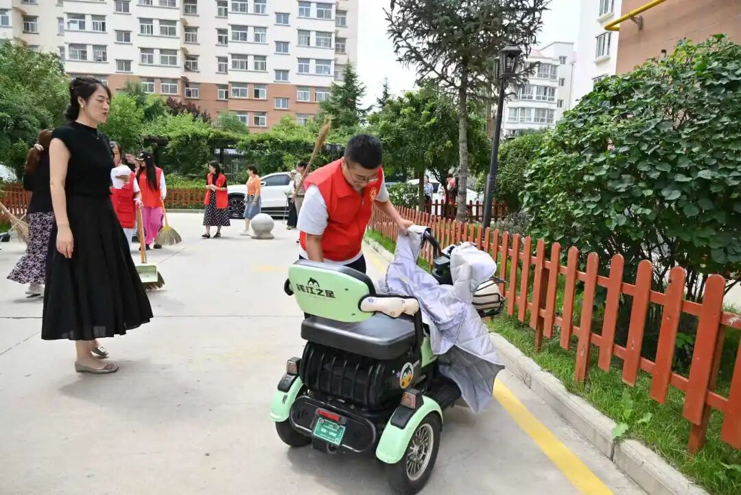 庆阳市社会福利院党员干部走进介子路社区开展主题党日活动