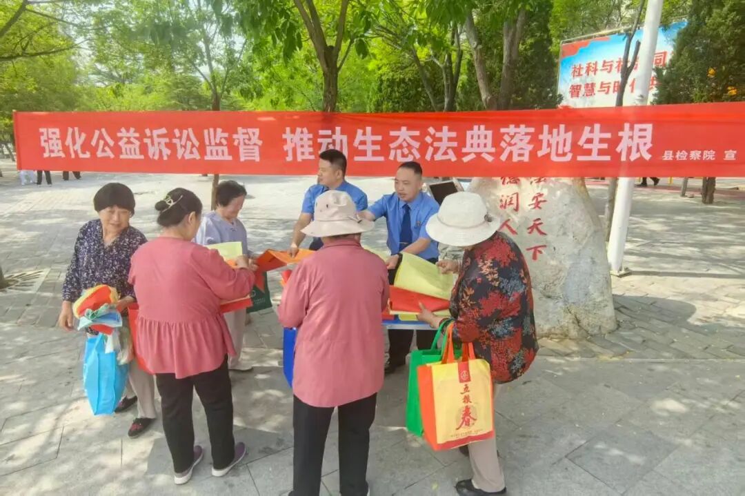 庆城县开展《生态环境法典》环检联动宣传活动