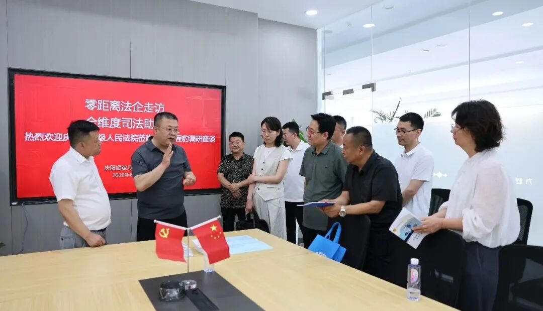 杨玉龙走访企业。