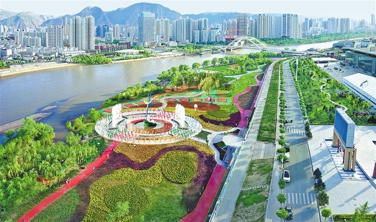 夏日的兰州市马拉松公园绿树成荫,景色秀美。(通讯员杜奕星)