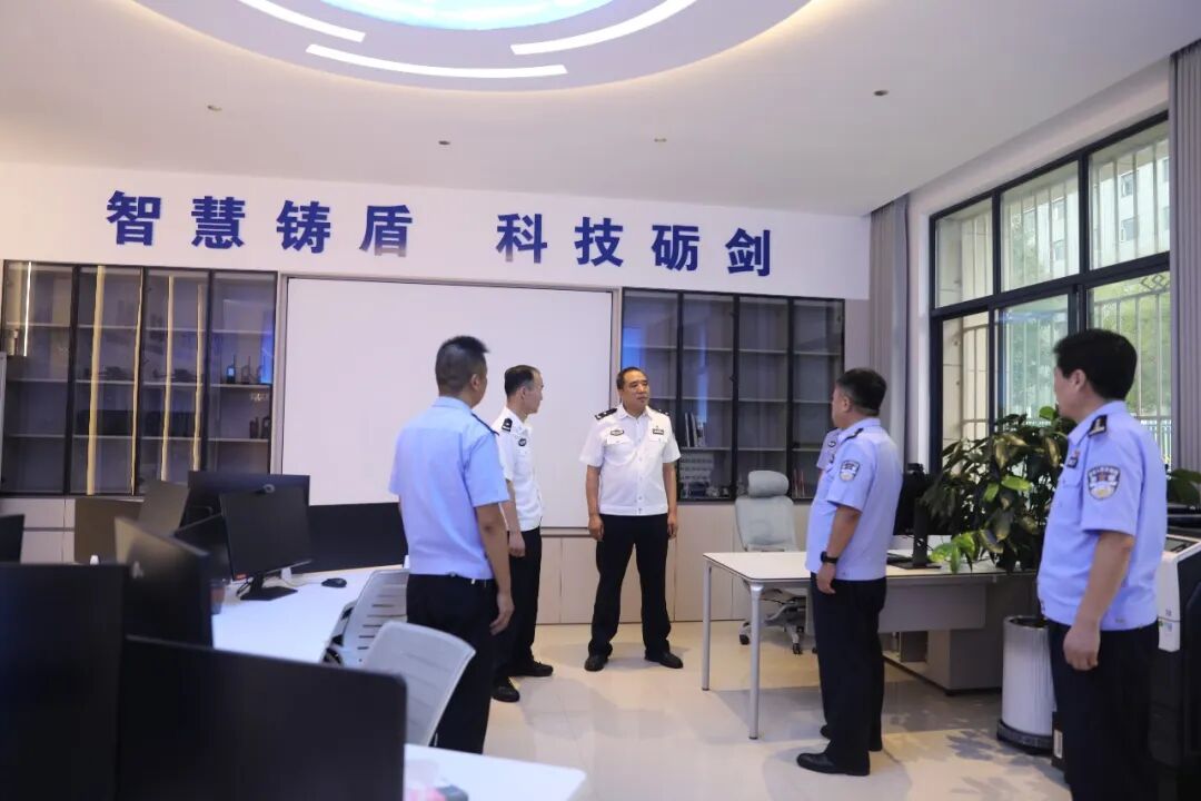 雷晓刚同志调研长庆公安工作
